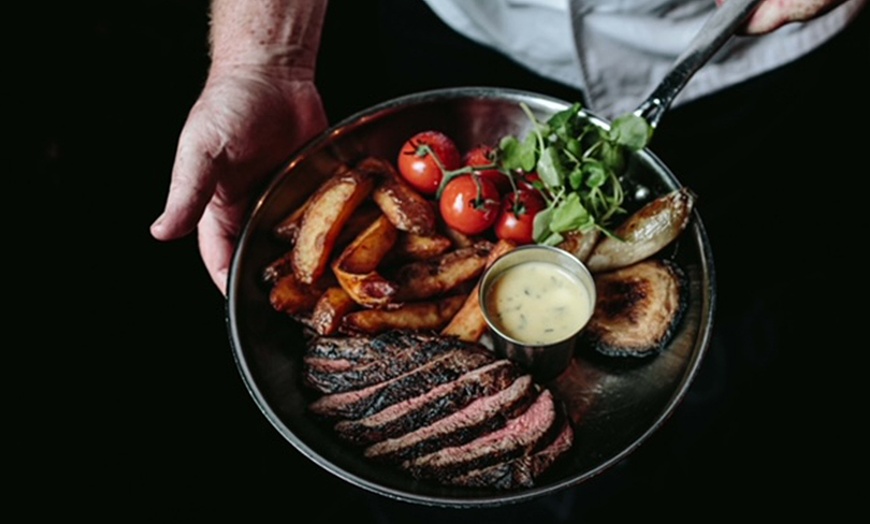 Image 1: Chateaubriand Steak Meal to Share with a Glass of Prosecco for 2 or 4