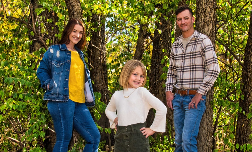 Image 8: RedRock Studio Yard: 20-Min Photo Session with Print Package Options

