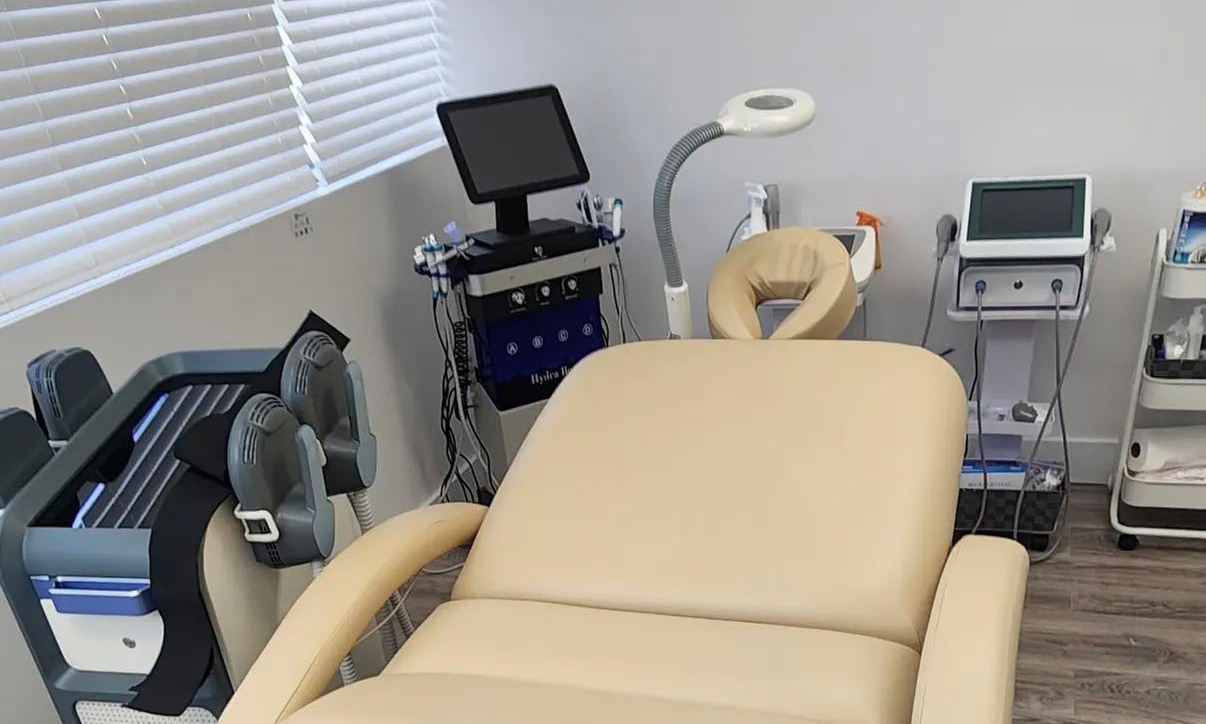 60 or 90-Min Hydra Facial, Neck Shoulder, Foot Massage, & More