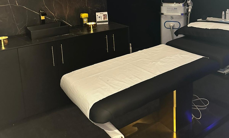 Image 4: 1, 4, 6 or 8 Sessions: Ultrasonic, Vacuum RF & RF for One or Many Area