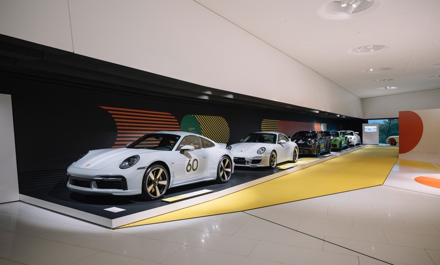 Image 3: Stuttgart: 1 Nacht + Frühstück u. Mercedes-Benz & Porsche Museum