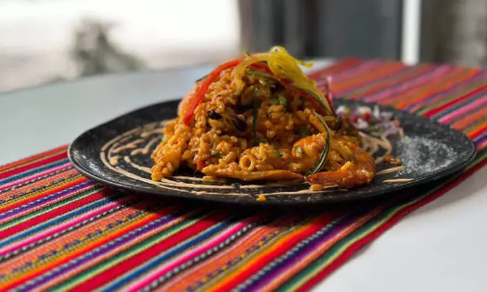 Menú latino para 2 o 4 personas con entrante, bebida y opción a cóctel