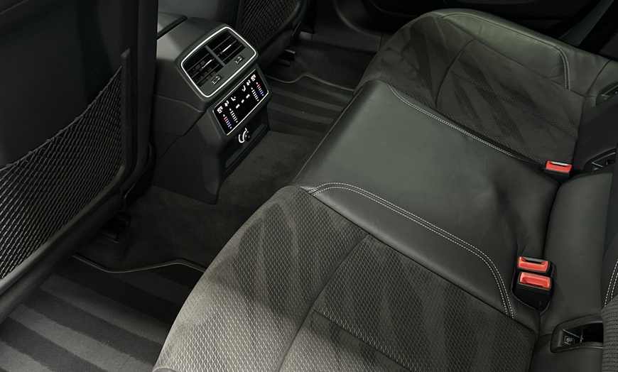 Image 4: Innen- und Außenreinigung nach Wahl für 1 Pkw