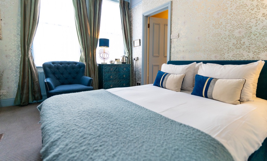 Image 2: Bath: 4* Standard Double or Twin Room Stay with Breakfast & Cream Tea