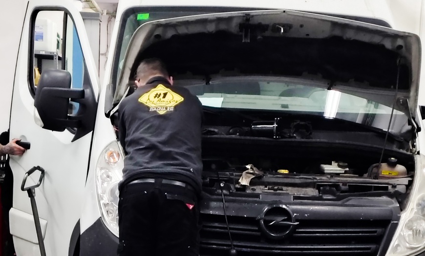 Image 2: Cambio de aceite y de filtro de aceite y aire con revisión pre-ITV 