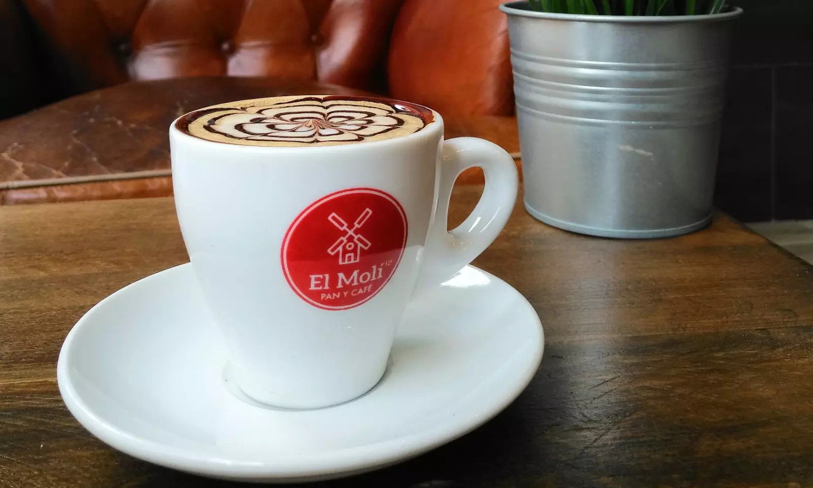 Brunch para 2 o 4 con bocatín, ensalada gourmet, café, postre y bebida