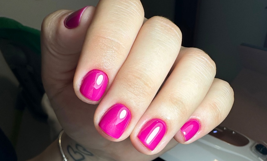 Image 7: Manicura, pedicura o manipedicura con esmaltado a elegir para 1 