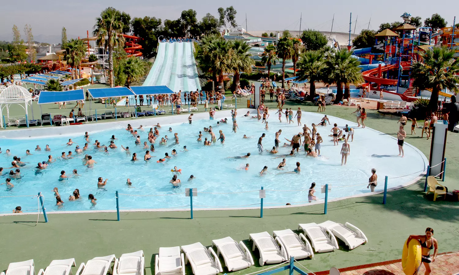 Côte d'Azur:1 ou 2 nuits à l'hôtel Comté de Nice, petit déjeuner, 1 journée à Aquasplash, Kid's Island et Adventure Golf - Primary Image