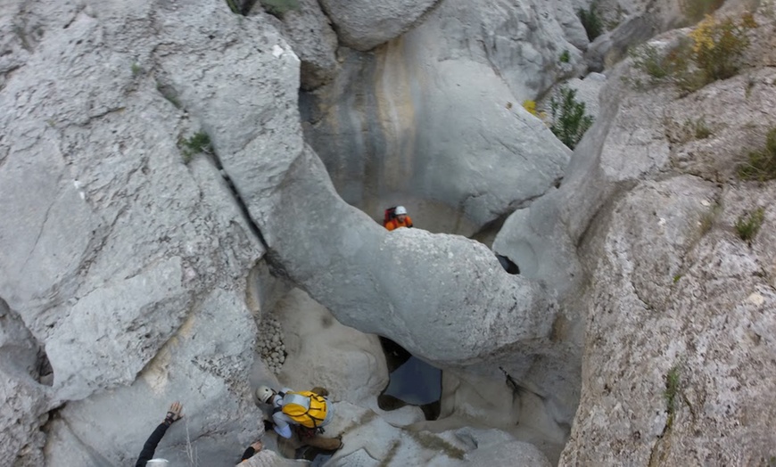 Image 8: Puenting, descenso de barrancos, espeleología o vía ferrata