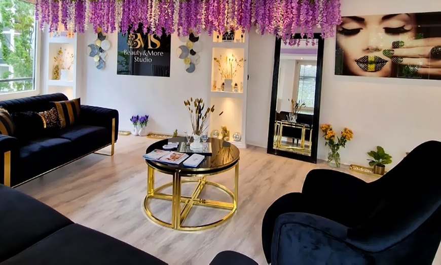 Image 2: Wimpernverlängerung mit 1:1- / 5D- oder 6D-Volumentechnik für 1 Person