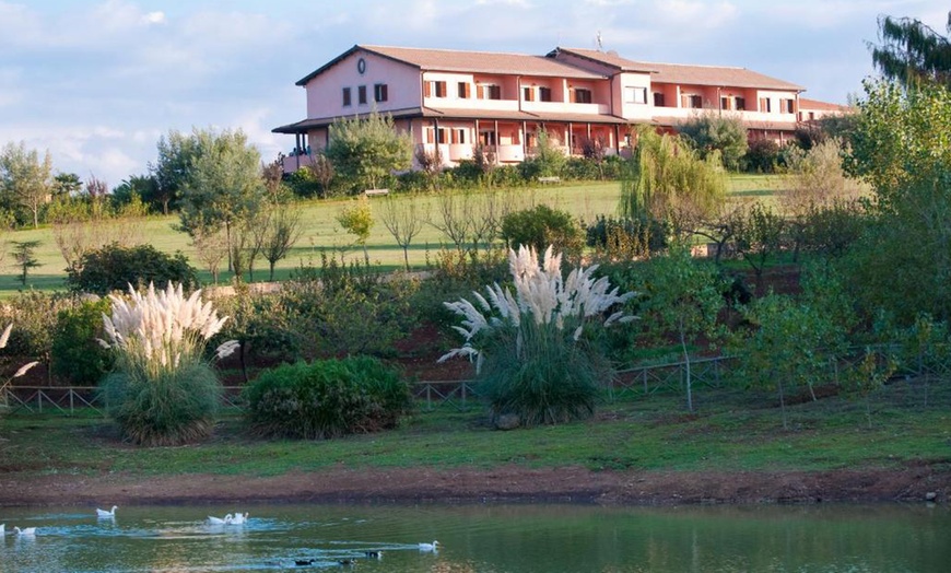 Image 11: Vibo Valentia 4*: camera doppia con colazione, mezza pensione e Spa