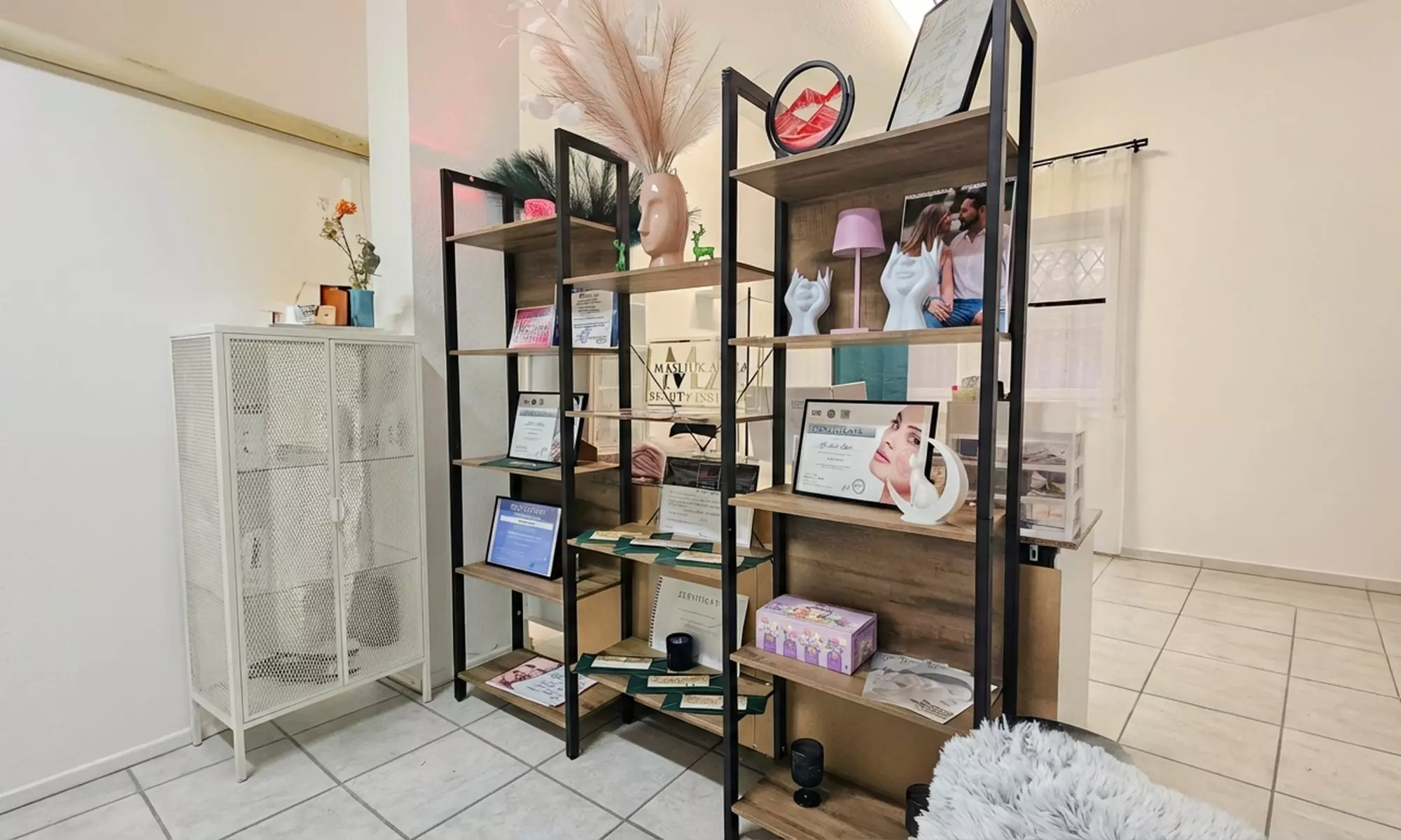 Microneedling-Gesichtsbehandlung, optional mit Wirkstoff-Einschleusung