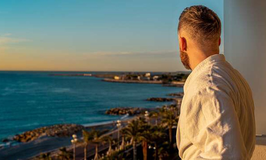 Image 4: Escapada en la costa: caja de regalo para 2 con 1 noche y desayuno