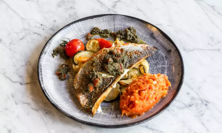 Entrée, plat et/ou dessert au Café Restaurant Jules