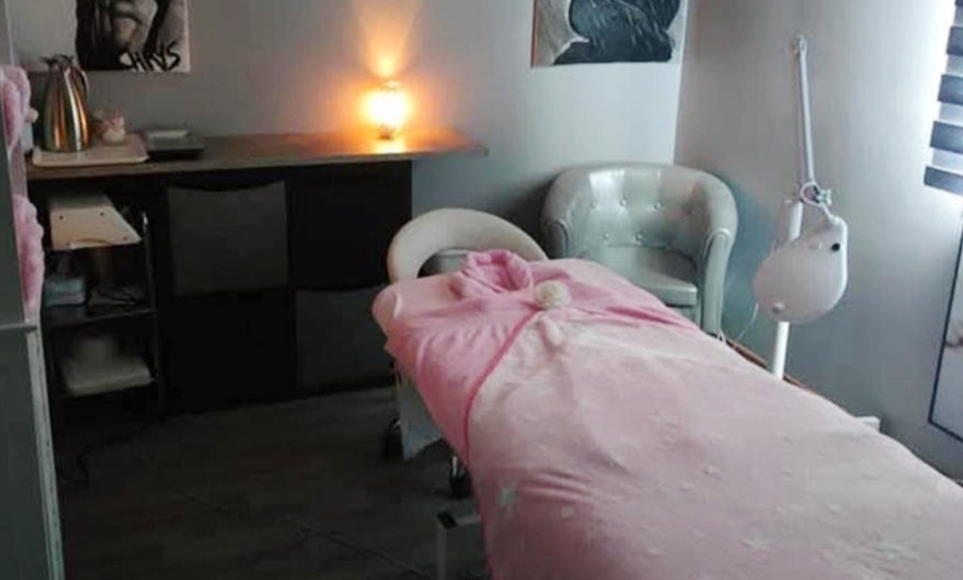 Image 1: Extensions des cils avec méthode cil à cil ou volume russe 