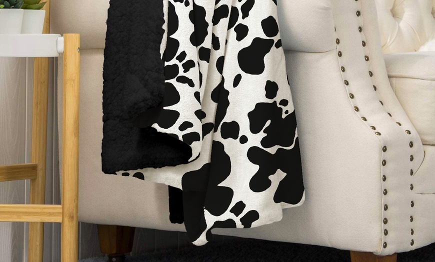 Image 5: Manta de franela cálida y suave con diseño estampado