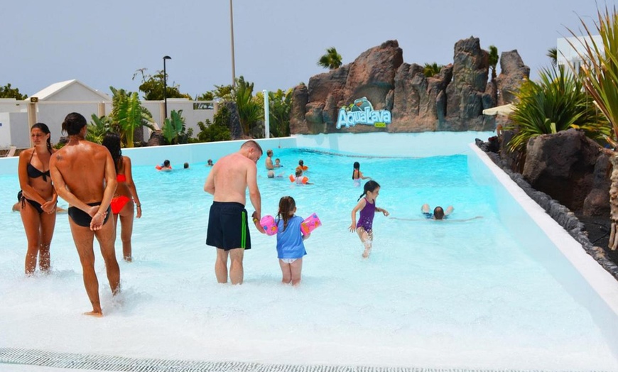 Image 17: Entrada para niño o adulto a parque acuático Aqualava en Lanzarote