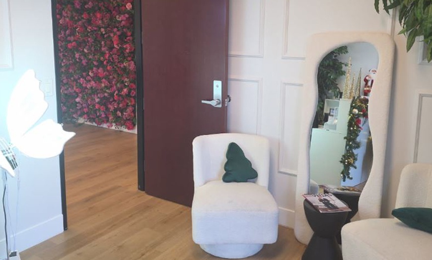 Image 2: Get a One Permanent Eyebrow, Eyeliner or Lipliner Tattoo Session