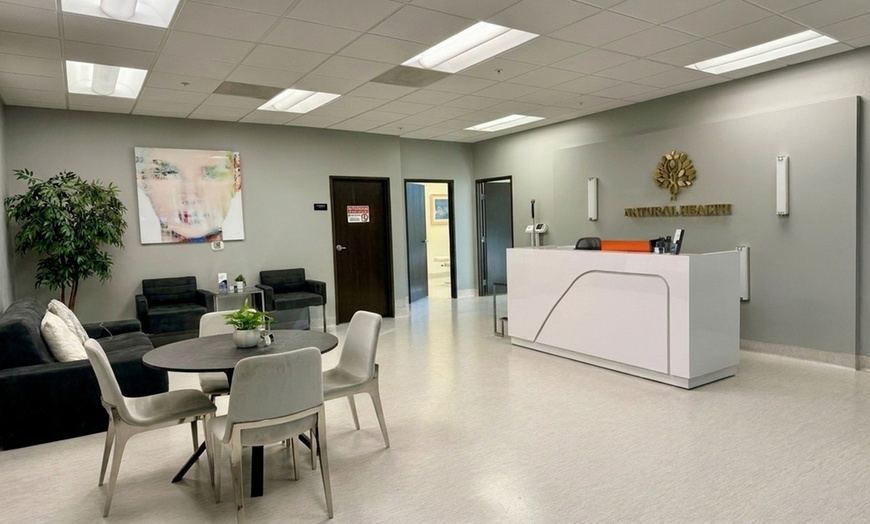 Image 4: Smooth Wrinkles with Xeomin for Natural Anti-Aging Results