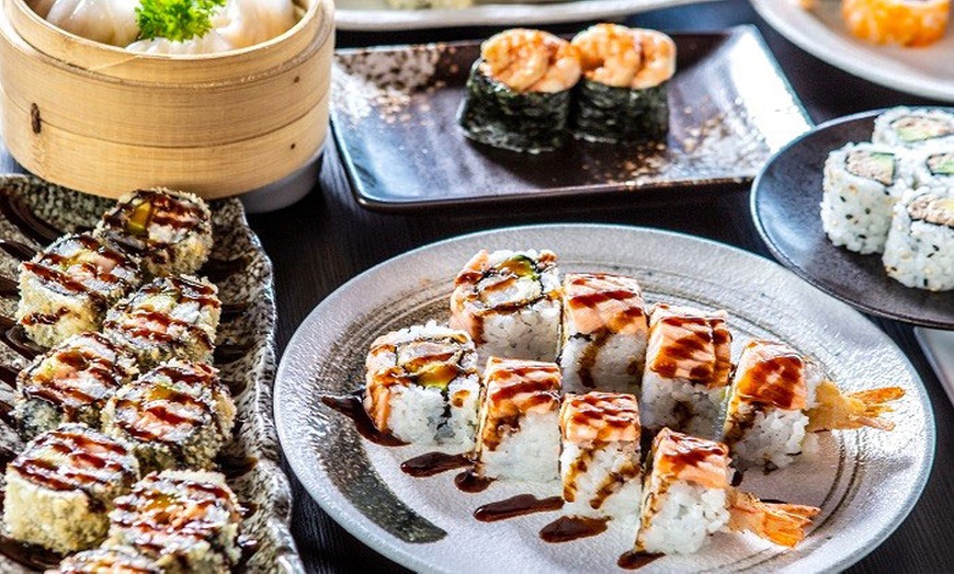 Image 5: Menú japonés para 2 o 4 personas con opciones clásicas o gourmet