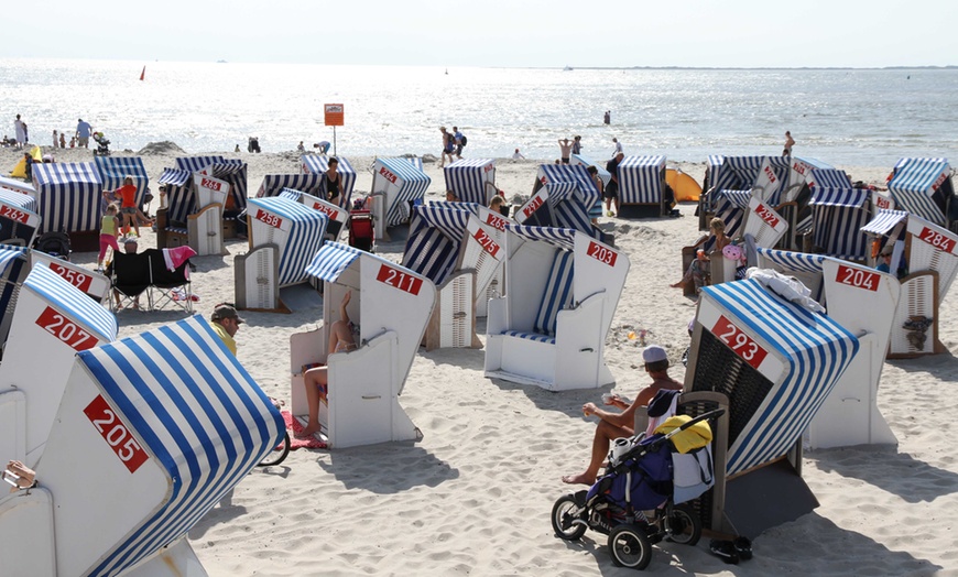 Image 6: Hin- & Rückfahrt mit dem Partyzug Amsterdam & Zandvoort am 21. Juni 
