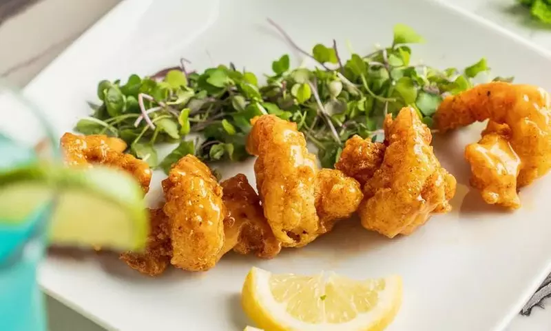 Brunch or Dinner with Cocktails at Swigzz Restaurant & Lounge