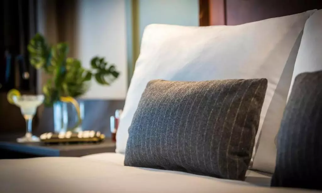 London: 4* Stay for Two with Breakfast & Drinks