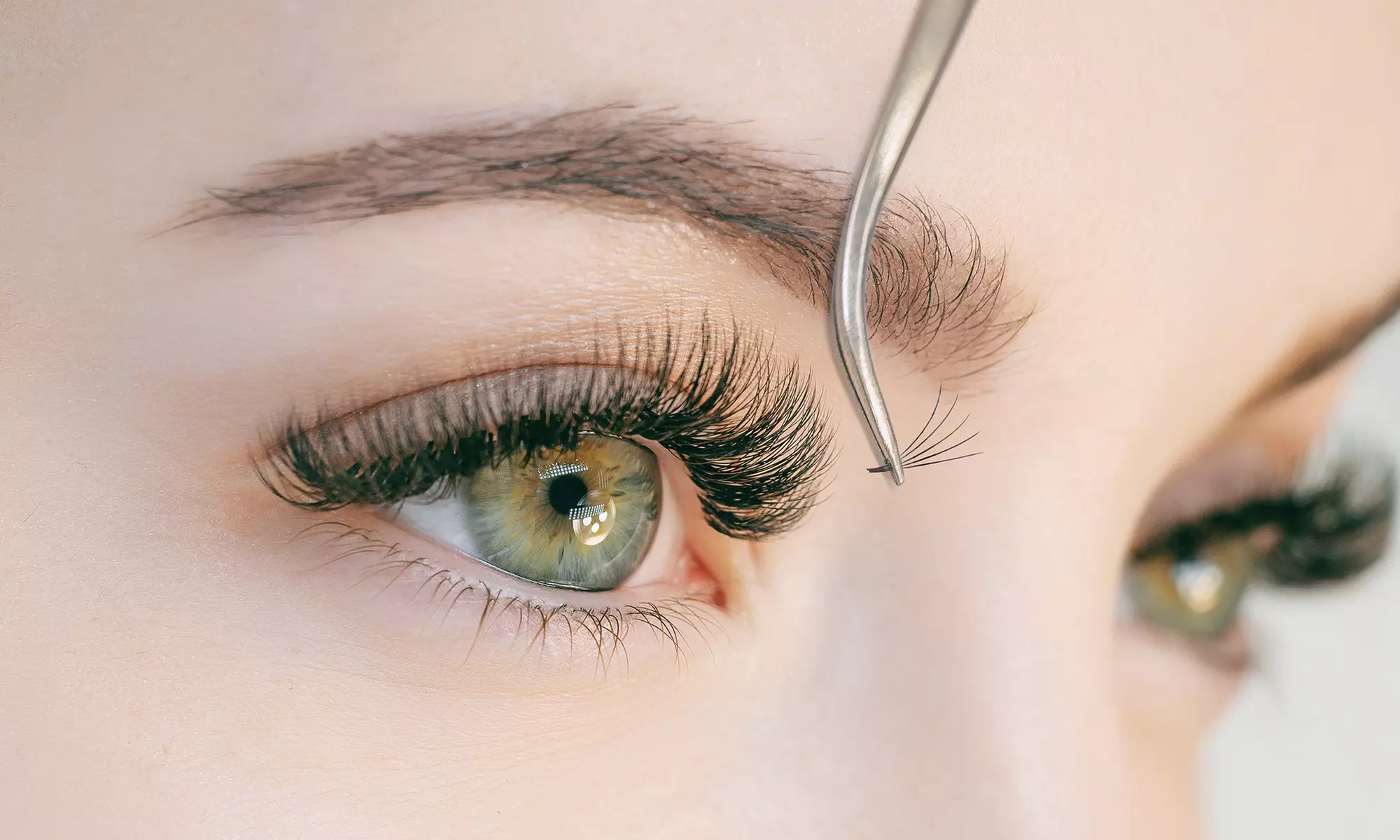 Achieve a Natural Glow with Mascara Wet, Hybrid, or Volume Set!