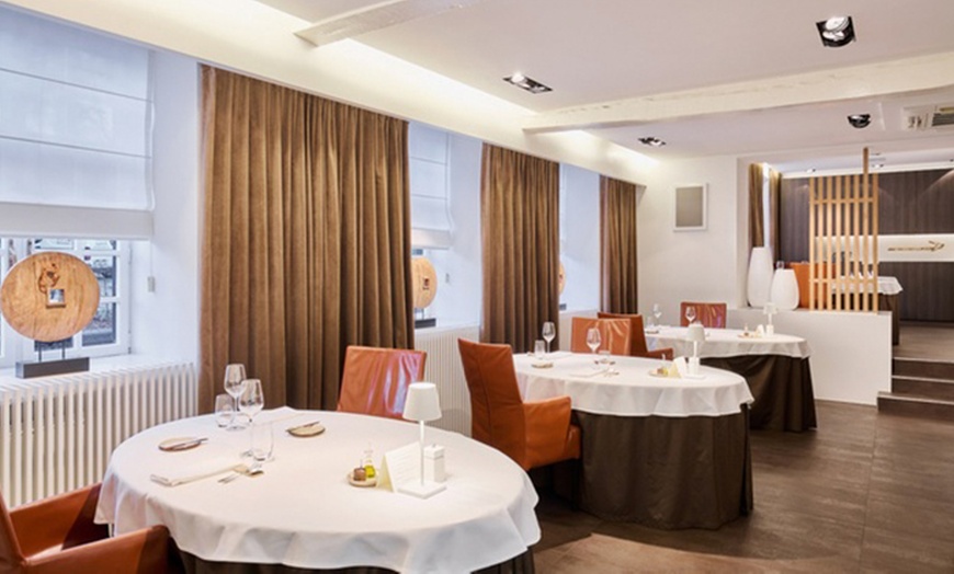 Image 10: Laissez-vous surprendre : menu en 3 services avec tapas & mignardises