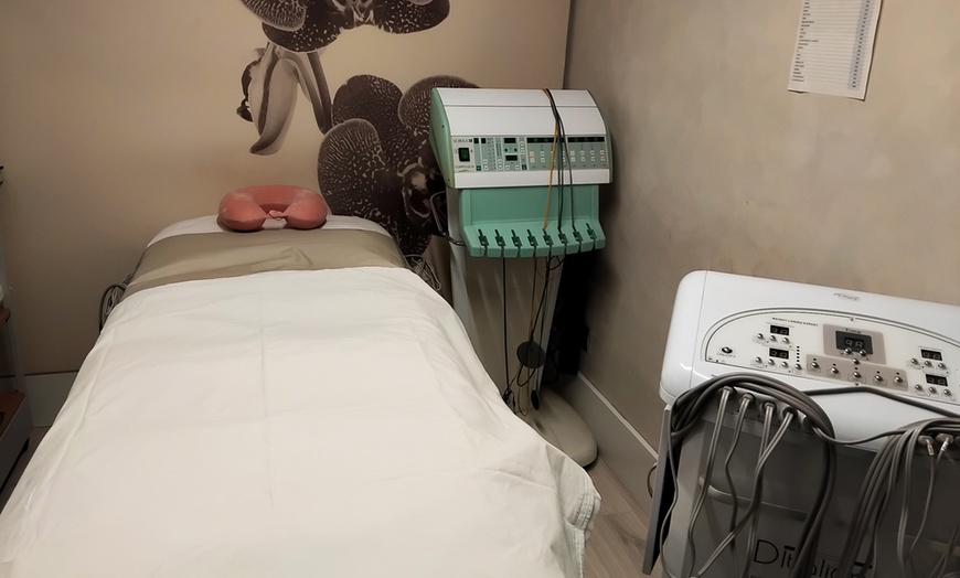 Image 2: Limpieza facial completa o con radiofrecuencia y ácido hialurónico 