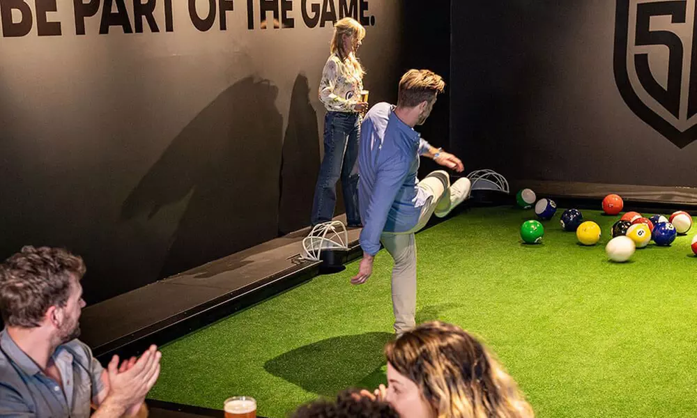 45 oder 90 Min. SOCCERBEAT für 1 Person: Fußballwelt mit 13 Spielzonen für Spiel & Wettbewerb (bis 32% sparen)