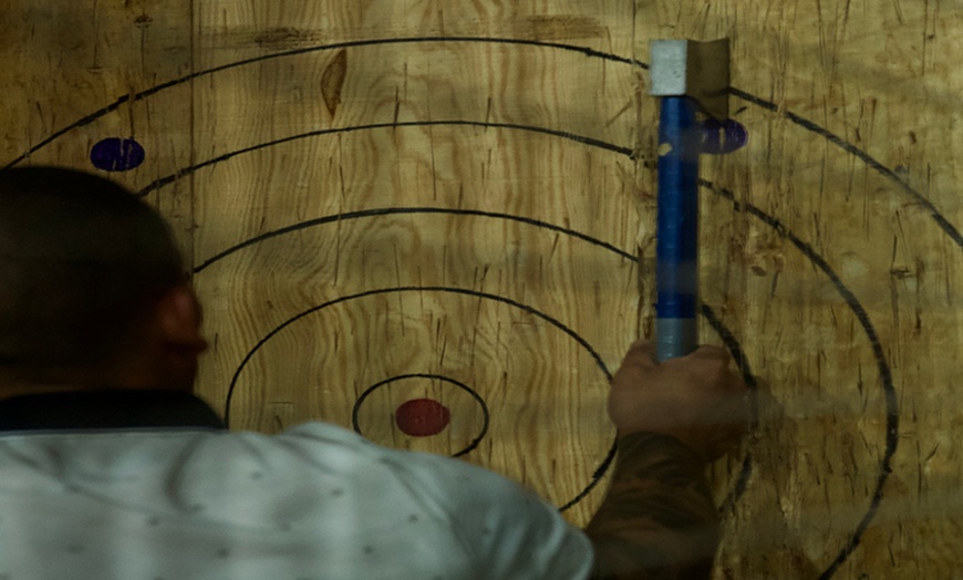 Image 7: Lanzamiento de hacha para 1, 2 o 4 personas