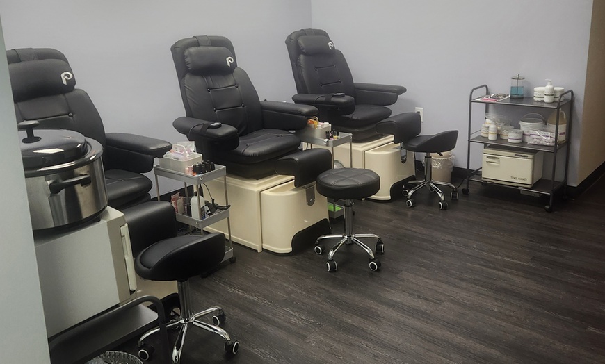 Image 7: 60-Min or 90-Min Deep Tissue Massage with Mask or Aromatherapy