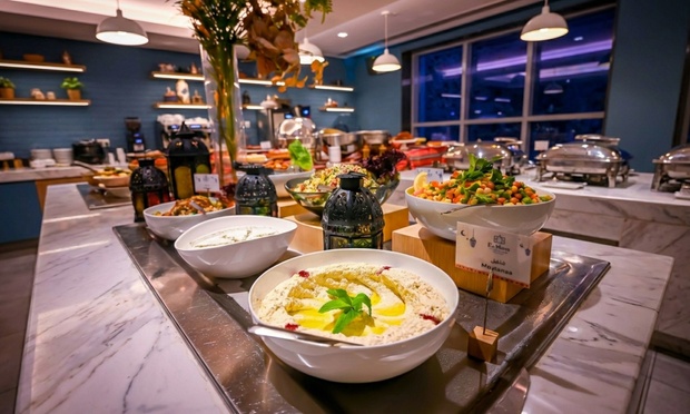 A beautifully arranged Iftar buffet spread with a variety of traditional dishes and refreshing Ramadan beverages, set in an inviting dining area.