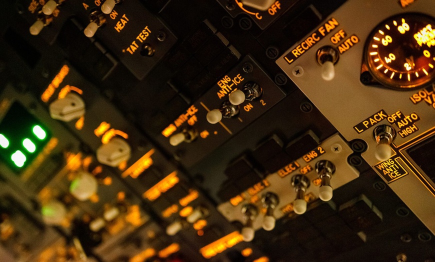 Image 18: Zostań pilotem i zasiądź za sterami symulatora: Boeing 737 i inne