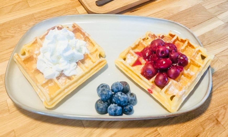 Image 2: Burger & hausgemachte Waffel nach Wahl für 2 - 4 Personen