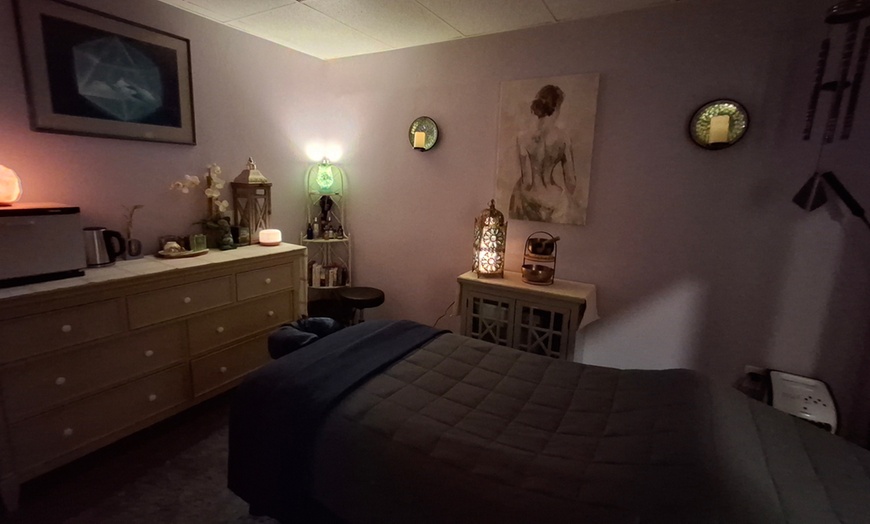 Image 4: 60/90-min Full Body Swedish / Deep Tissue Massage w/ Hot Stones & More