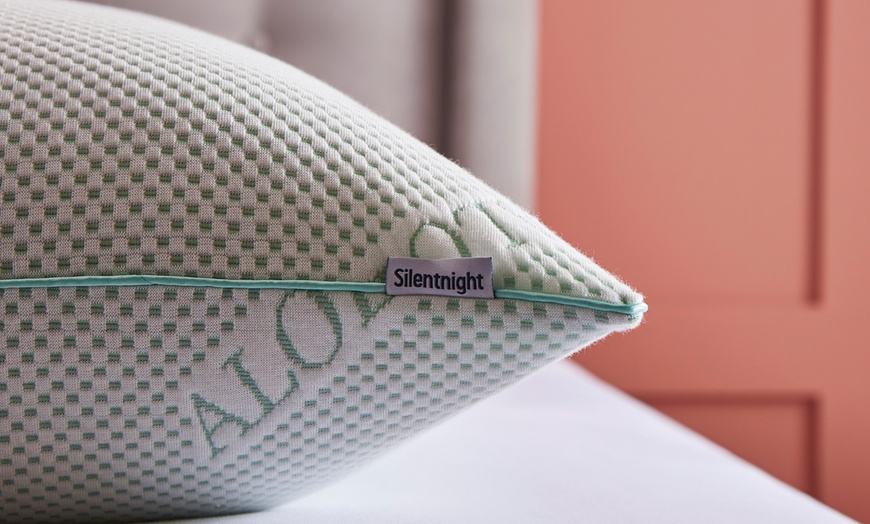 Image 3: Silentnight Aloe Vera Anti Allergy Pillow 
