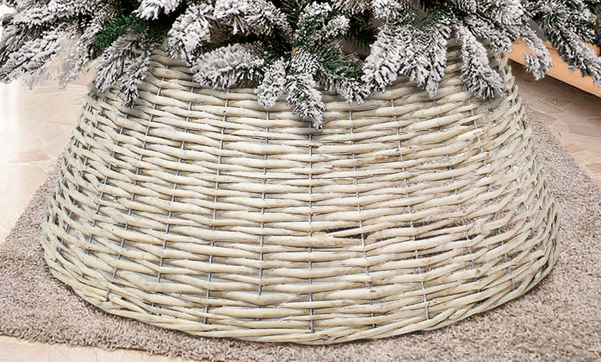 Image 8: Wicker Christmas Tree Skirts