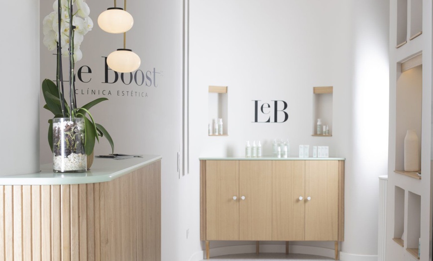 Image 3: Peeling facial biorrevitalizante con opción a papada y cuello