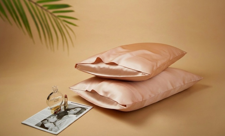 Image 7: Premium Mulberry Silk Reversible Pillowcase Duo