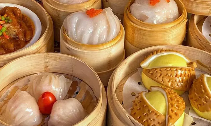 Explore Day or Night Flavors of Flushing Food Tour for Up to 4 People 