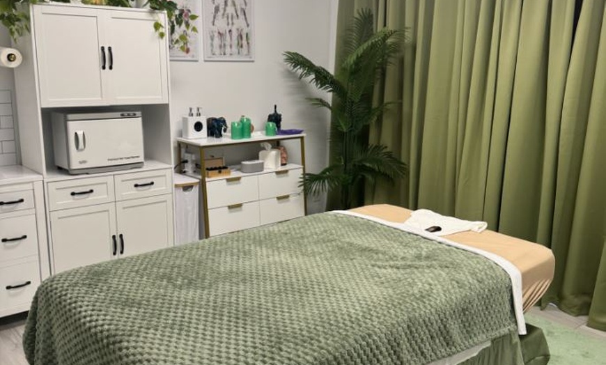 Image 6: One or Couples 60 or 90 Minute Deep Tissue Massage + Aromatherapy 