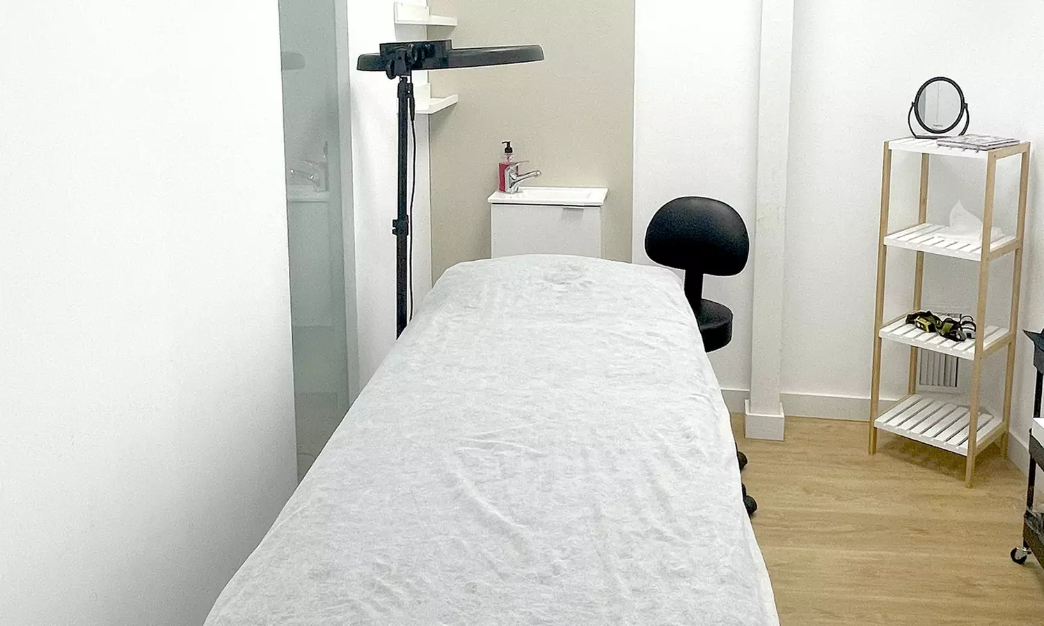 ¡Adiós, maquillaje! Sesión de micropigmentación de eyeliner o labios