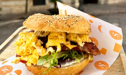 Para 2 personas: menú fusión con 1 entrante, 2 principales, 2 postres y 2 bebidas - Siroco