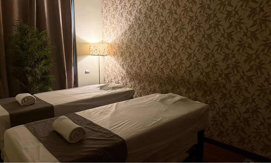 Image 3: Ritual oriental Thai o relajante con té y bombón