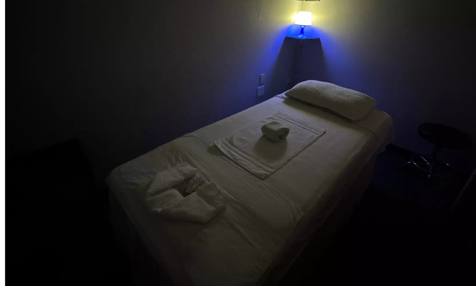 60 or 90 Min Full Body Massages with Hot Stones & Essential Oils 
