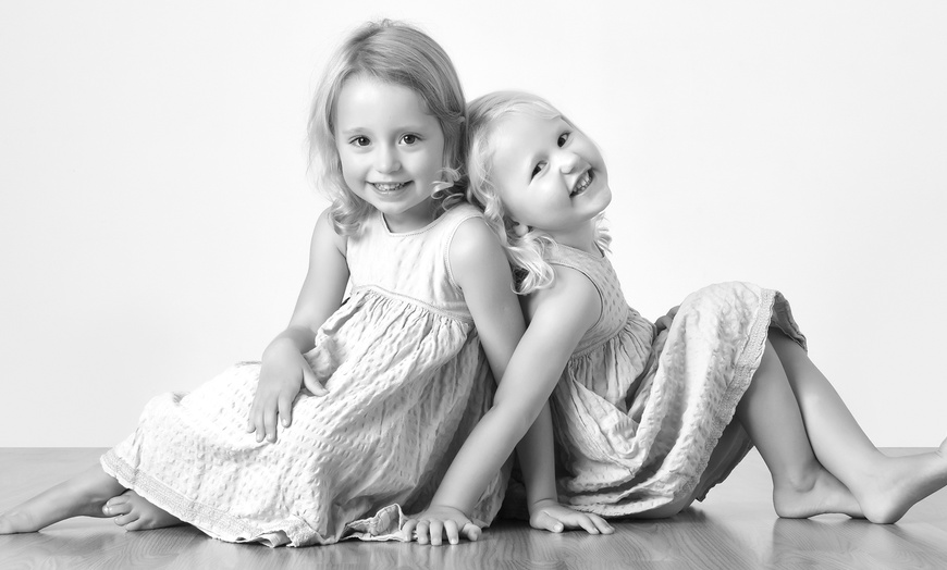 Image 12: Sibling Photoshoot With 8'' x 6'' Print at Barrett & Coe