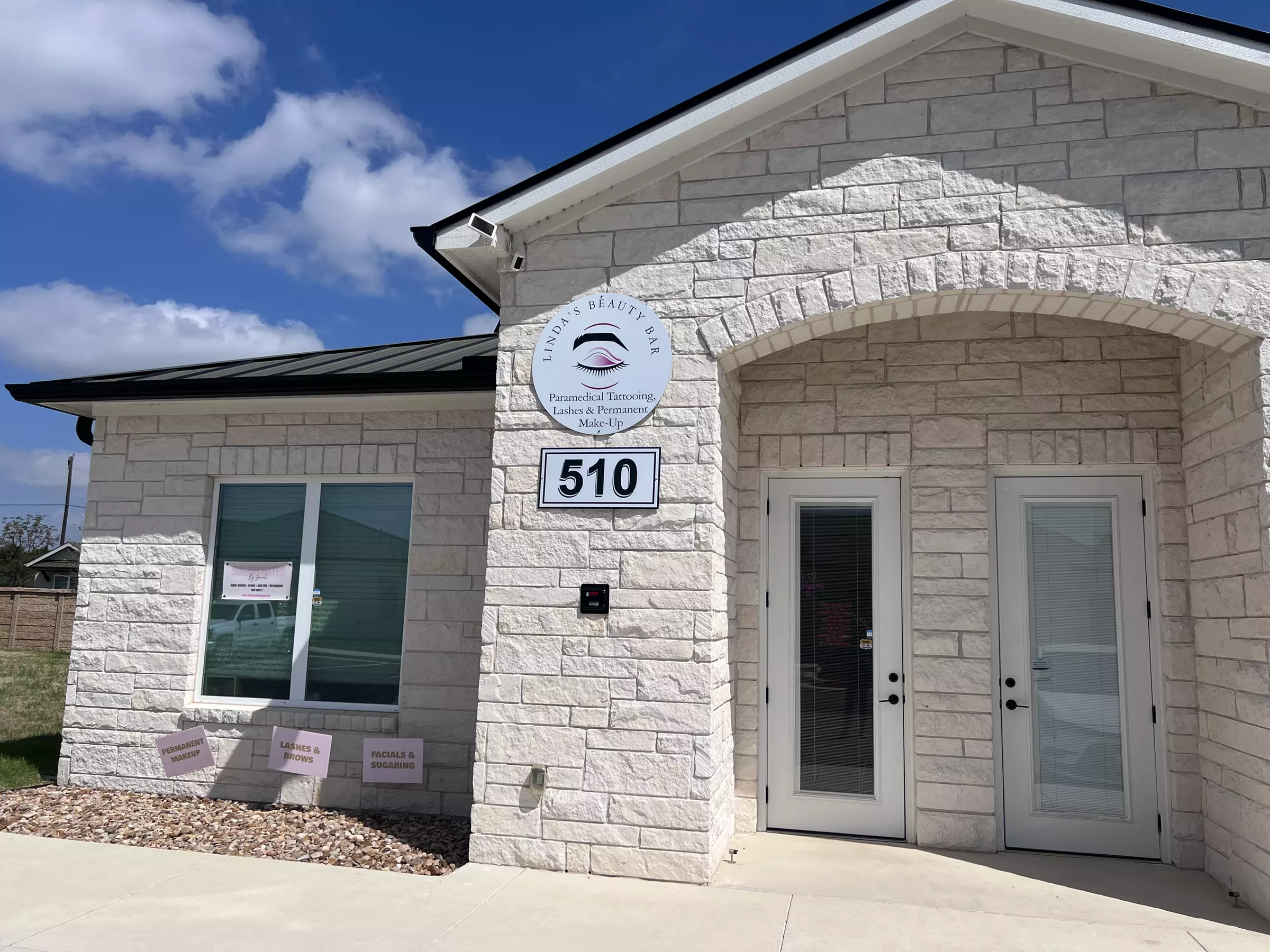 Expert Permanent Makeup: Microblading, Lip Blush, or Ombré Brows