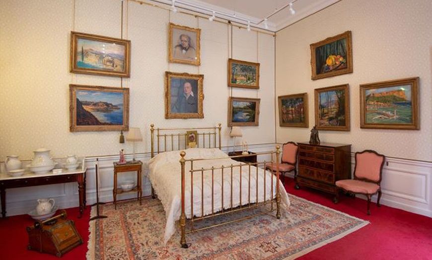 Image 4: Ticket to Extended Cotswolds Visit and Blenheim Palace with Cream Tea